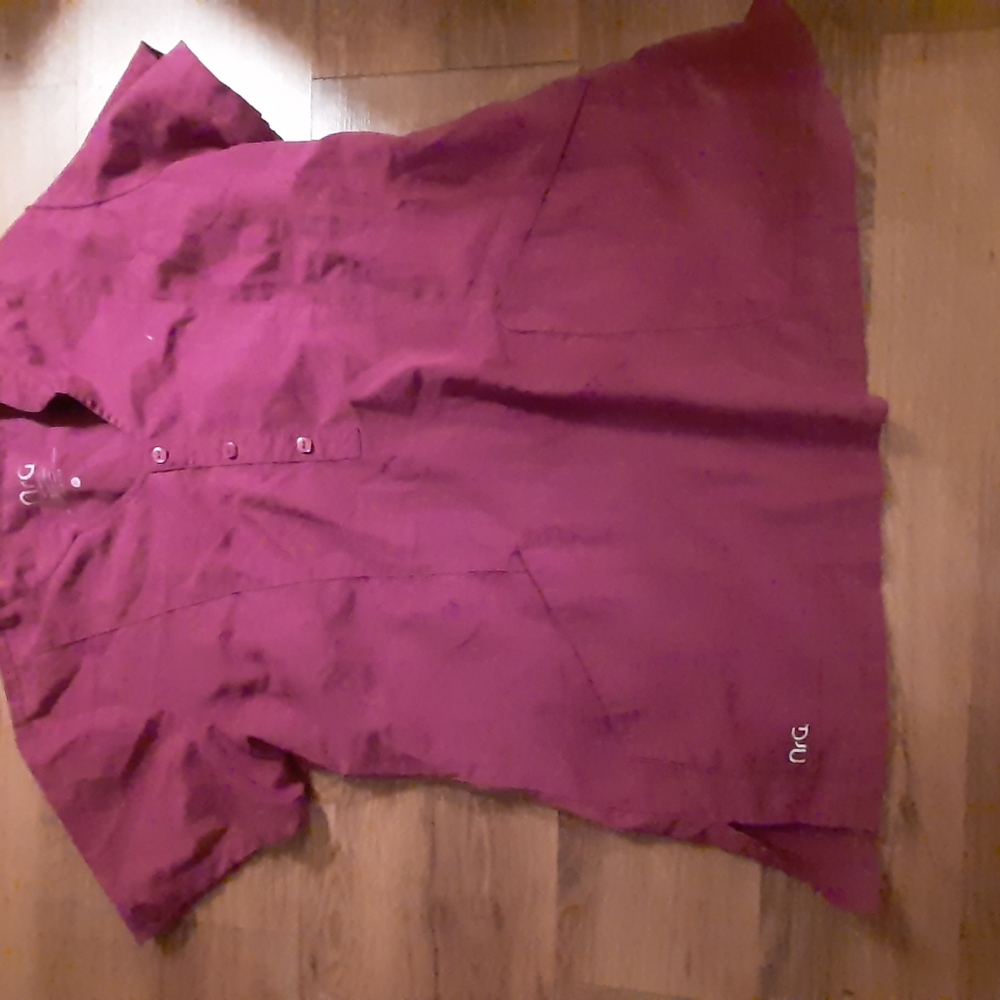 Scrub tops - Picture 2 of 4